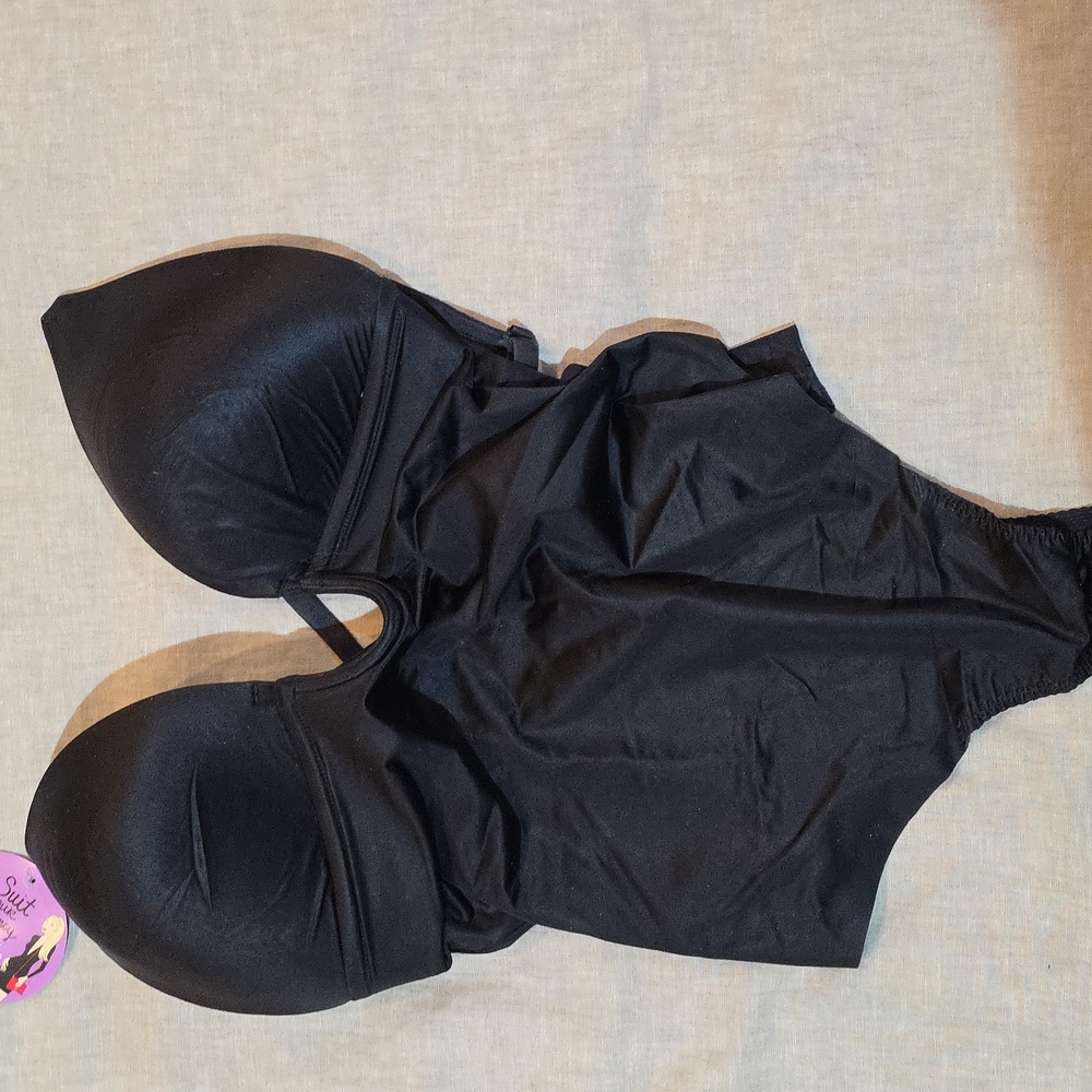 *BRAND NEW NEVER WORN* Spanx body wear